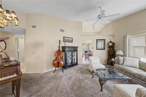 House in Spring Hill, Florida 2 bedrooms, 156.17 sq.m. № 2202820 - photo 8
