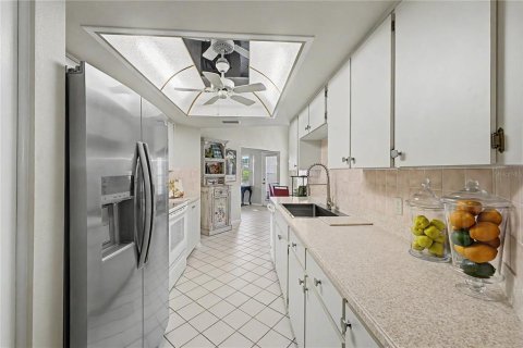 House in Spring Hill, Florida 2 bedrooms, 156.17 sq.m. № 2202820 - photo 12