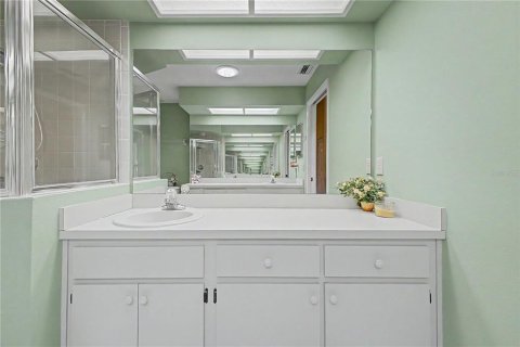 House in Spring Hill, Florida 2 bedrooms, 156.17 sq.m. № 2202820 - photo 19