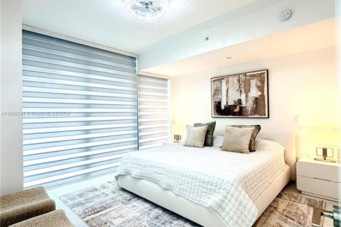 Condo in Bay Harbor Islands, Florida, 2 bedrooms  № 2013175 - photo 13