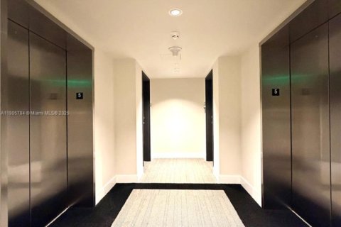 Condo in Bay Harbor Islands, Florida, 2 bedrooms  № 2013175 - photo 25