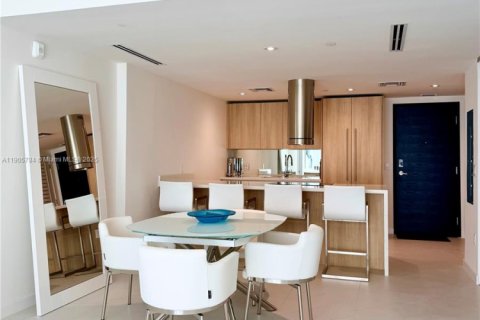 Condo in Bay Harbor Islands, Florida, 2 bedrooms  № 2013175 - photo 4