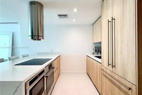 Condo in Bay Harbor Islands, Florida, 2 bedrooms  № 2013175 - photo 7