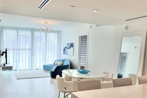 Condo in Bay Harbor Islands, Florida, 2 bedrooms  № 2013175 - photo 2