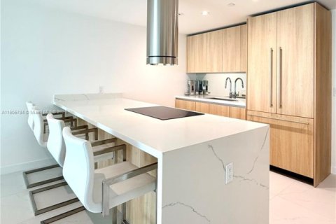 Condo in Bay Harbor Islands, Florida, 2 bedrooms  № 2013175 - photo 6