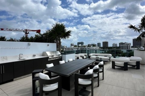 Condo in Bay Harbor Islands, Florida, 2 bedrooms  № 2013175 - photo 23