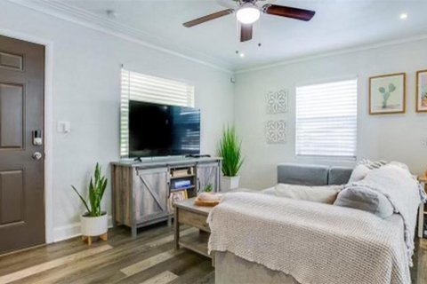 Casa en alquiler en Saint Petersburg, Florida, 3 dormitorios, 106.84 m2 № 2167643 - foto 5