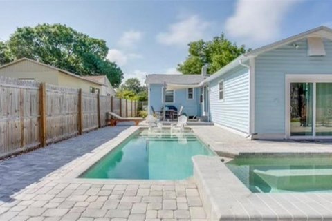 Casa en alquiler en Saint Petersburg, Florida, 3 dormitorios, 106.84 m2 № 2167643 - foto 2