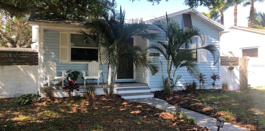 Casa en Saint Petersburg, Florida 3 dormitorios, 106.84 m2 № 2167643