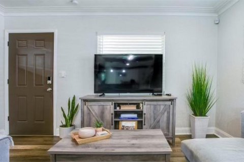 Casa en alquiler en Saint Petersburg, Florida, 3 dormitorios, 106.84 m2 № 2167643 - foto 4