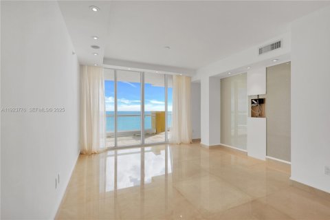 Copropriété à vendre à Sunny Isles Beach, Floride: 3 chambres, 205.69 m2 № 2076691 - photo 14