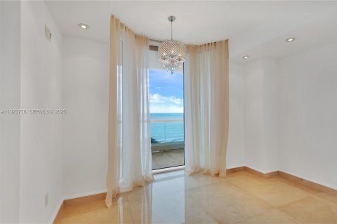 Copropriété à vendre à Sunny Isles Beach, Floride: 3 chambres, 205.69 m2 № 2076691 - photo 21