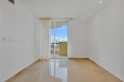 Copropriété à vendre à Sunny Isles Beach, Floride: 3 chambres, 205.69 m2 № 2076691 - photo 28
