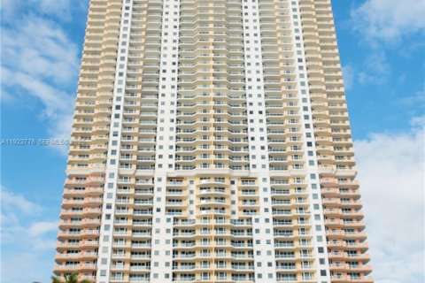 Condo in Sunny Isles Beach, Florida, 3 bedrooms  № 2076691