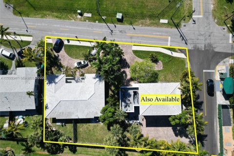 Immobilier commercial à vendre à Sunny Isles Beach, Floride: 206.24 m2 № 2171787 - photo 2