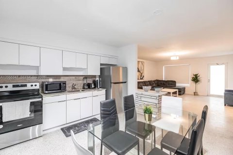 Immobilier commercial à vendre à Sunny Isles Beach, Floride: 206.24 m2 № 2171787 - photo 7