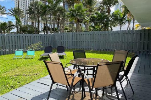 Immobilier commercial à vendre à Sunny Isles Beach, Floride: 206.24 m2 № 2171787 - photo 9