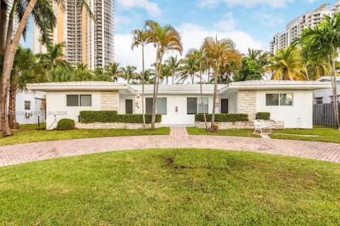Immobilier commercial à vendre à Sunny Isles Beach, Floride: 206.24 m2 № 2171787 - photo 5