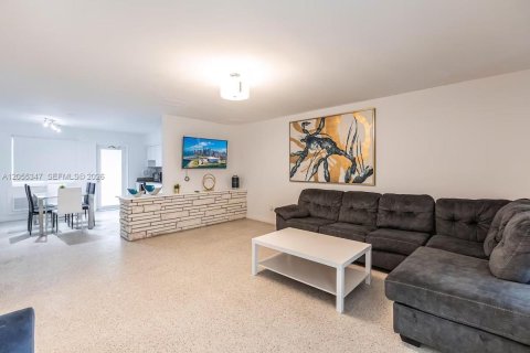 Immobilier commercial à vendre à Sunny Isles Beach, Floride: 206.24 m2 № 2171787 - photo 6