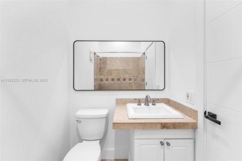 Villa ou maison à vendre à Miami, Floride: 2 chambres, 95.13 m2 № 1990898 - photo 13