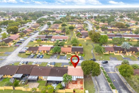 Villa ou maison à vendre à Miami, Floride: 2 chambres, 95.13 m2 № 1990898 - photo 23