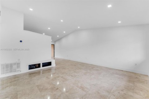 Villa ou maison à vendre à Miami, Floride: 2 chambres, 95.13 m2 № 1990898 - photo 5