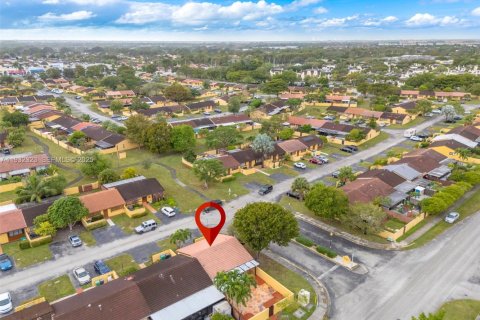 Villa ou maison à vendre à Miami, Floride: 2 chambres, 95.13 m2 № 1990898 - photo 22