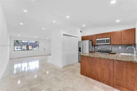 Villa ou maison à vendre à Miami, Floride: 2 chambres, 95.13 m2 № 1990898 - photo 4