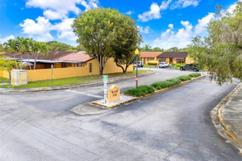 Villa ou maison à vendre à Miami, Floride: 2 chambres, 95.13 m2 № 1990898 - photo 24