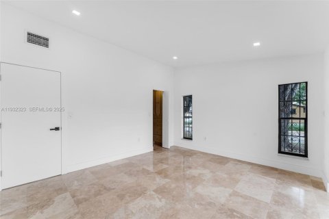 Villa ou maison à vendre à Miami, Floride: 2 chambres, 95.13 m2 № 1990898 - photo 15