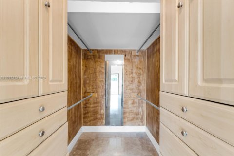 Villa ou maison à vendre à Miami, Floride: 2 chambres, 95.13 m2 № 1990898 - photo 16