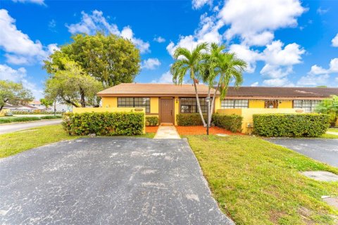 Villa ou maison à vendre à Miami, Floride: 2 chambres, 95.13 m2 № 1990898 - photo 26