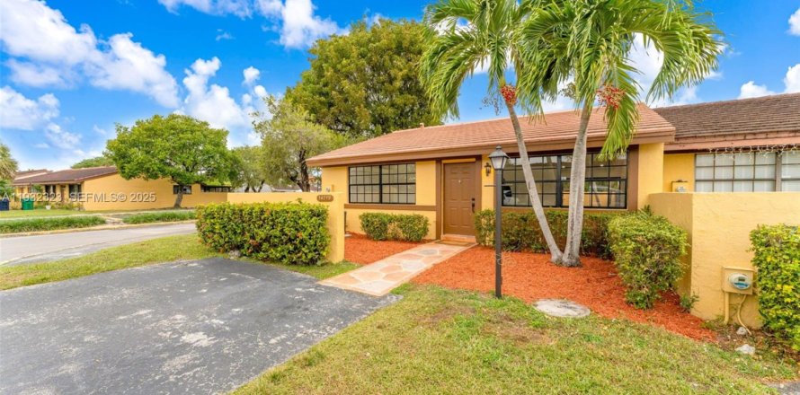 Villa ou maison à Miami, Floride 2 chambres, 95.13 m2 № 1990898