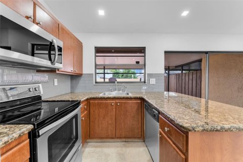 Villa ou maison à vendre à Miami, Floride: 2 chambres, 95.13 m2 № 1990898 - photo 7