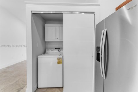 Villa ou maison à vendre à Miami, Floride: 2 chambres, 95.13 m2 № 1990898 - photo 8