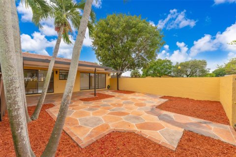 Villa ou maison à vendre à Miami, Floride: 2 chambres, 95.13 m2 № 1990898 - photo 19