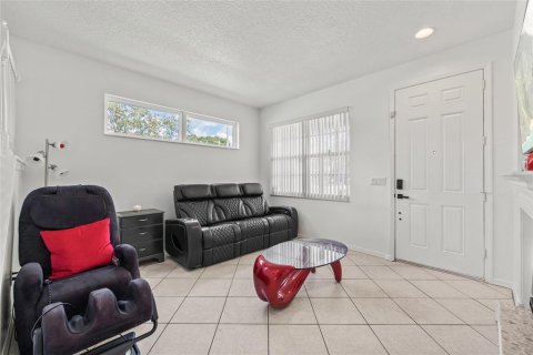 Villa ou maison à vendre à Tampa, Floride: 4 chambres, 220.27 m2 № 1916959 - photo 10