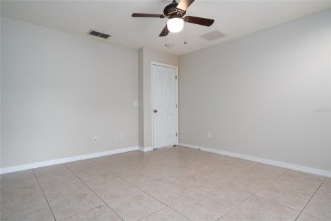 Villa ou maison à louer à Deltona, Floride: 3 chambres, 136.94 m2 № 2380775 - photo 12