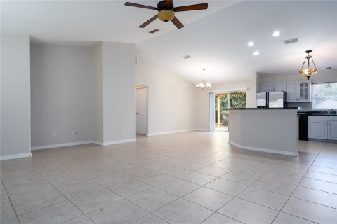 Villa ou maison à louer à Deltona, Floride: 3 chambres, 136.94 m2 № 2380775 - photo 2