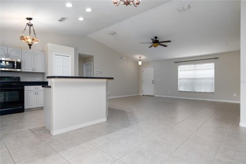 Villa ou maison à louer à Deltona, Floride: 3 chambres, 136.94 m2 № 2380775 - photo 4