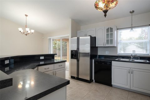 Villa ou maison à louer à Deltona, Floride: 3 chambres, 136.94 m2 № 2380775 - photo 6