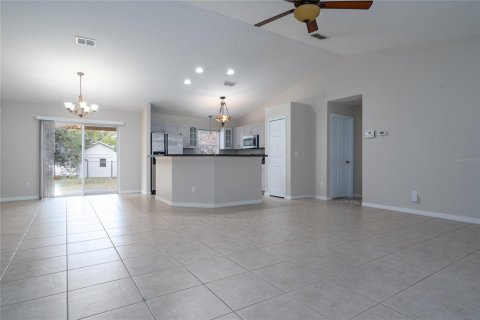 Villa ou maison à louer à Deltona, Floride: 3 chambres, 136.94 m2 № 2380775 - photo 3