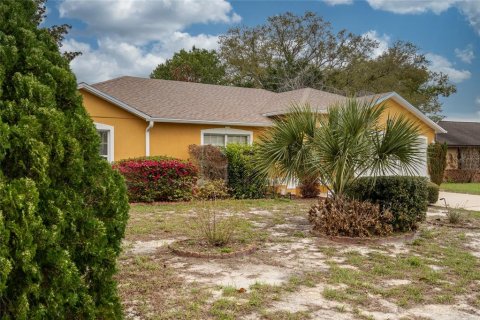 Villa ou maison à louer à Deltona, Floride: 3 chambres, 136.94 m2 № 2380775 - photo 16