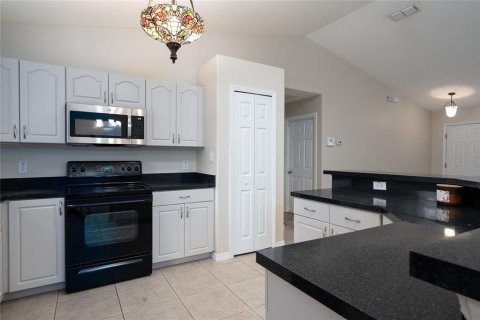 Villa ou maison à louer à Deltona, Floride: 3 chambres, 136.94 m2 № 2380775 - photo 5