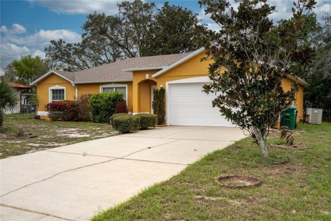 Villa ou maison à louer à Deltona, Floride: 3 chambres, 136.94 m2 № 2380775 - photo 19