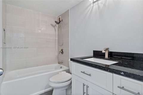 Снять в аренду кондоминиум в Майами-Бич, Флорида 2 спальни, 140.19м2, № 2145761 - фото 14