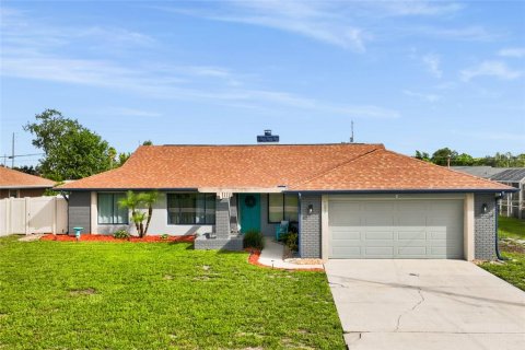 Casa en Deltona, Florida 3 dormitorios, 170.85 m2 № 2373092