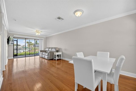 Condo in Apollo Beach, Florida, 1 bedroom  № 2226471 - photo 17