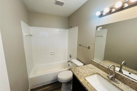 Condo in Orlando, Florida, 2 bedrooms  № 1588729 - photo 13