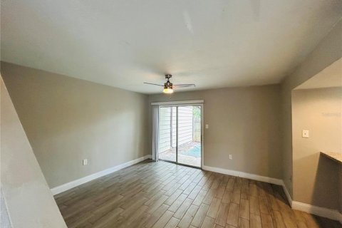 Condo in Orlando, Florida, 2 bedrooms  № 1588729 - photo 2